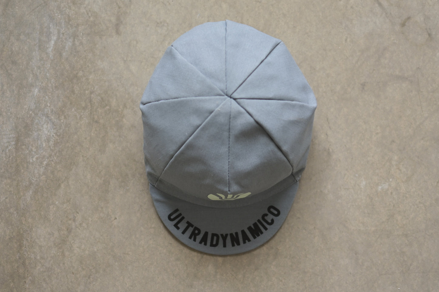 Ultradynamico - Alt Font Cap (grey)