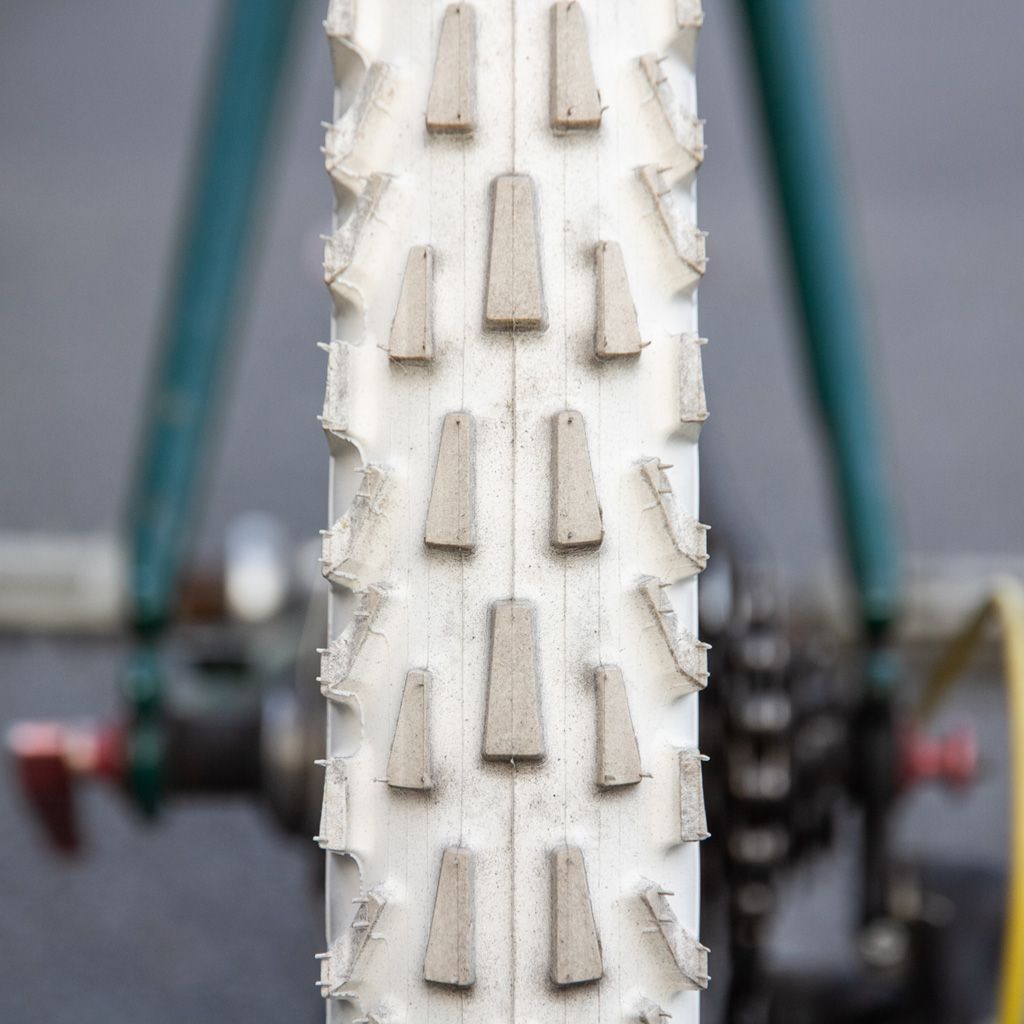 Fairweather - Dirt Lander Tire 26" x 2.1 (ivory)