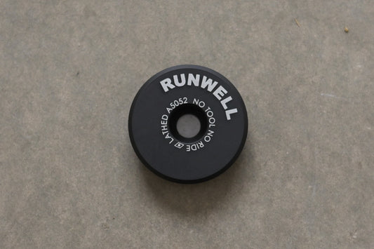 Runwell - RW Top Cap (black)