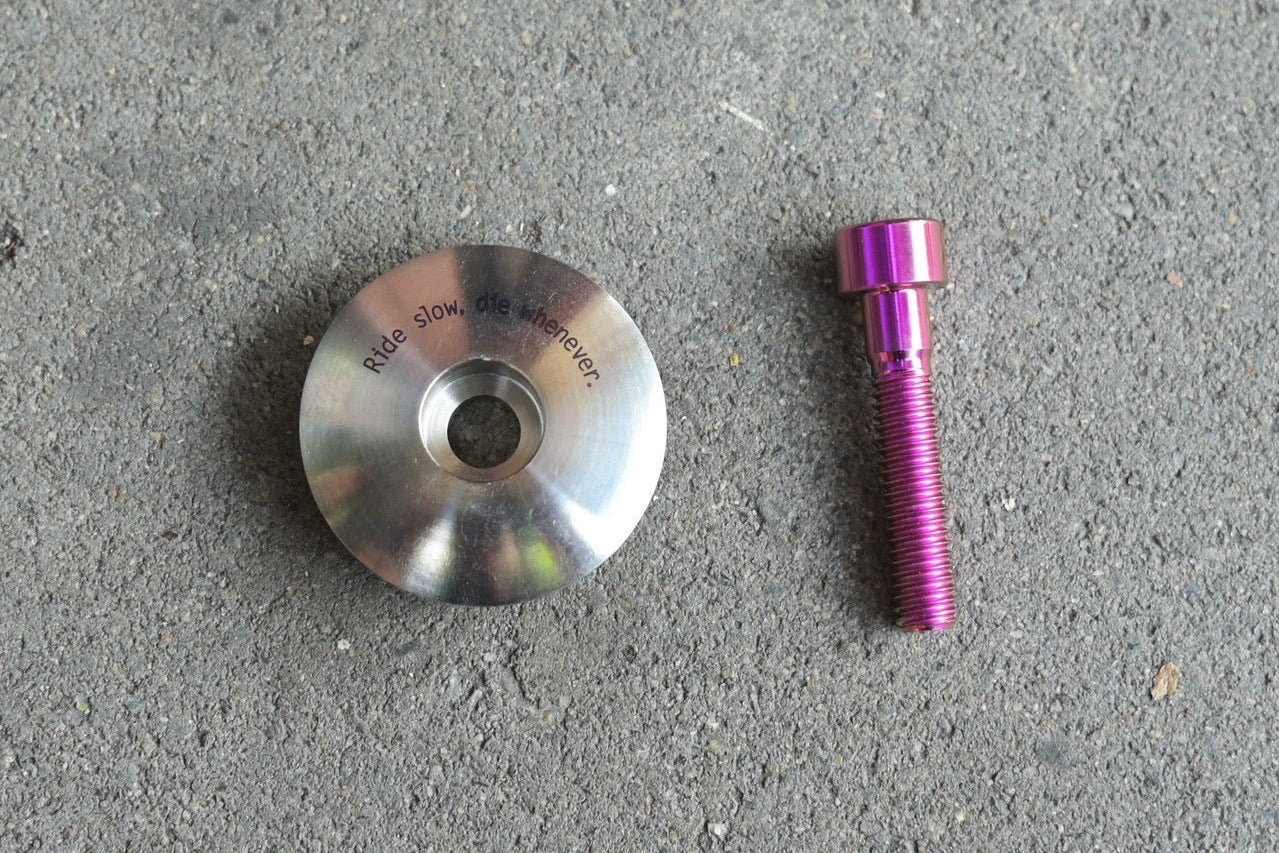 Stridsland - Titanium Top Cap (silver/purple bolt)