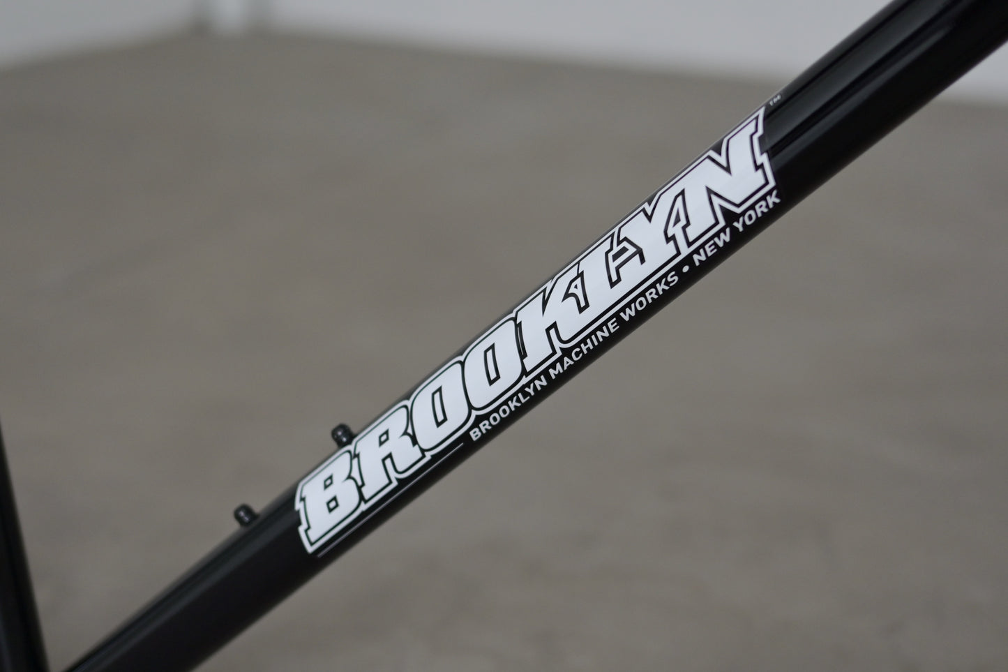 Brooklyn Machine Works - Gangster V.4 (gloss black)