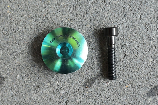 Stridsland - Titanium Top Cap (green/black bolt)